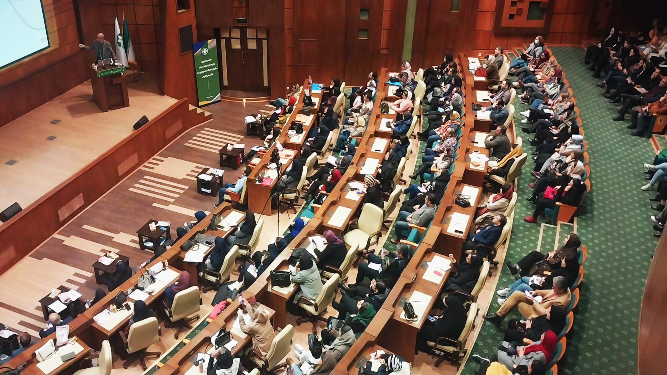 جاویدی‌ها در همایش "مشکلات تربیتی": گامی بلند برای آینده‌ای روشن!