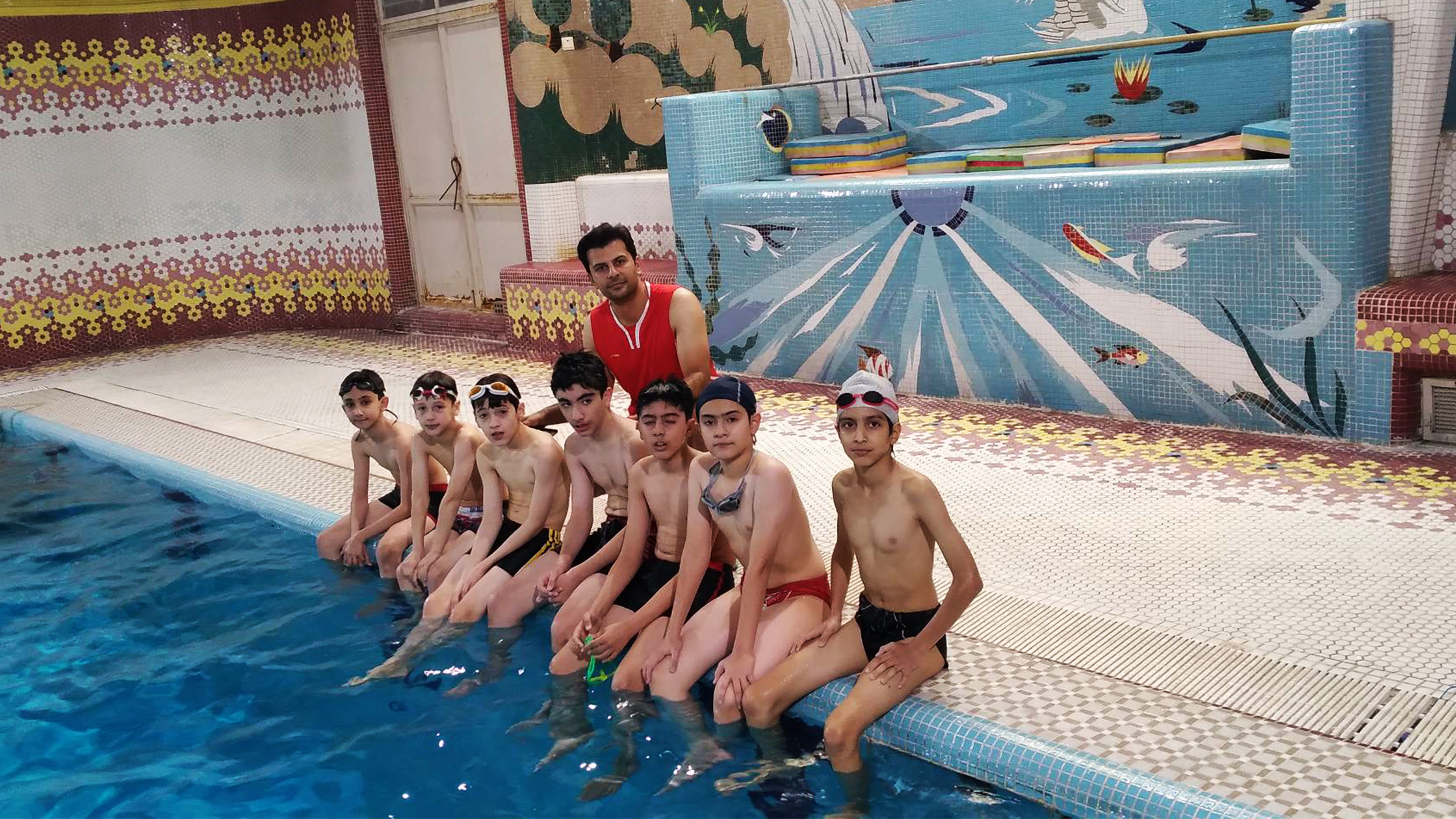 تیم شنای مدرسه جاوید با انگیزه‌ای بالا تمرینات خود را برای مسابقات منطقه‌ای آغاز کرد