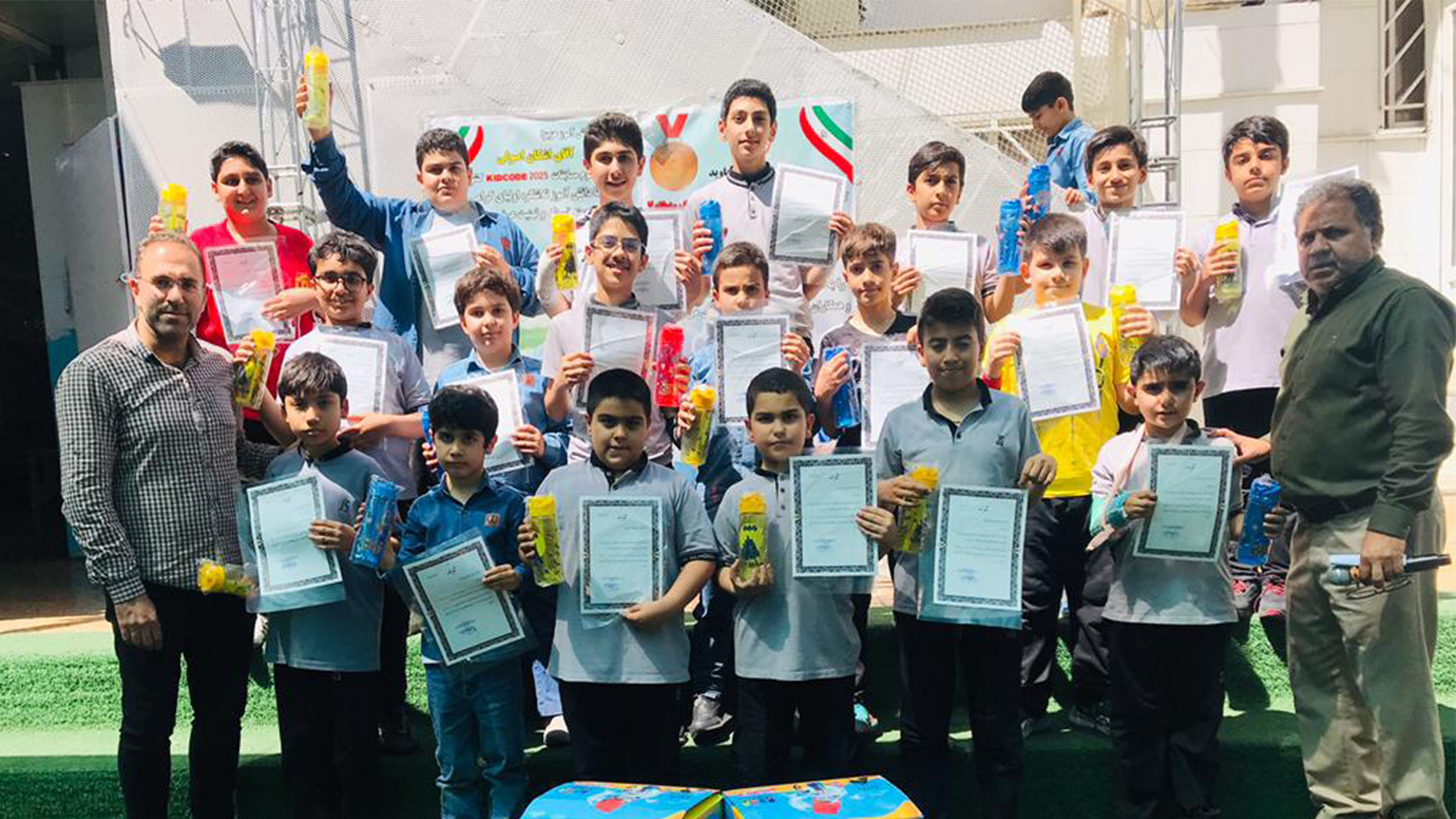 تقدیر از دانش‌آموزان برتر مسابقات احکام آموزش و پرورش منطقه ۲ تهران در دبستان جاوید