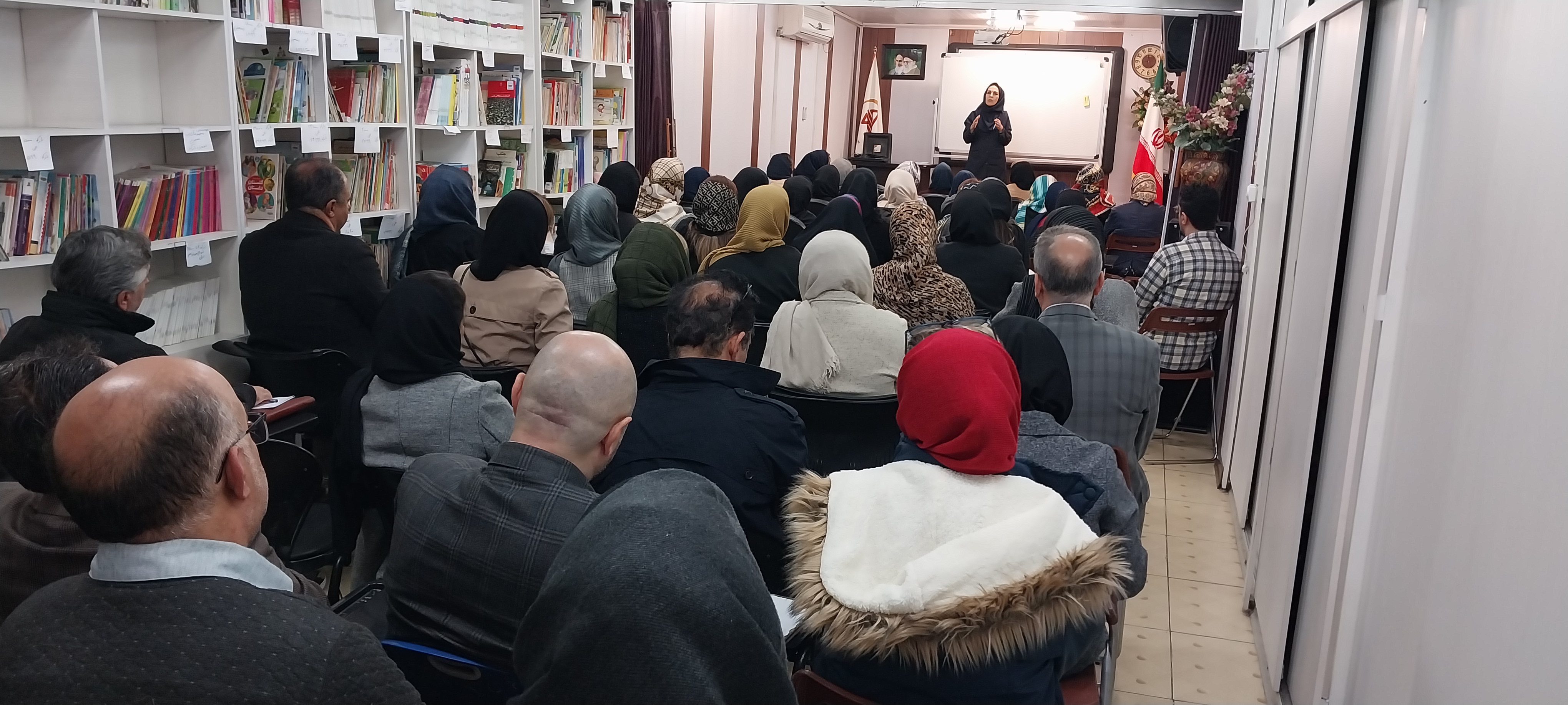 تحویل کارنامه میان ترم تمامی پایه ها در 19 و 21 آذرماه