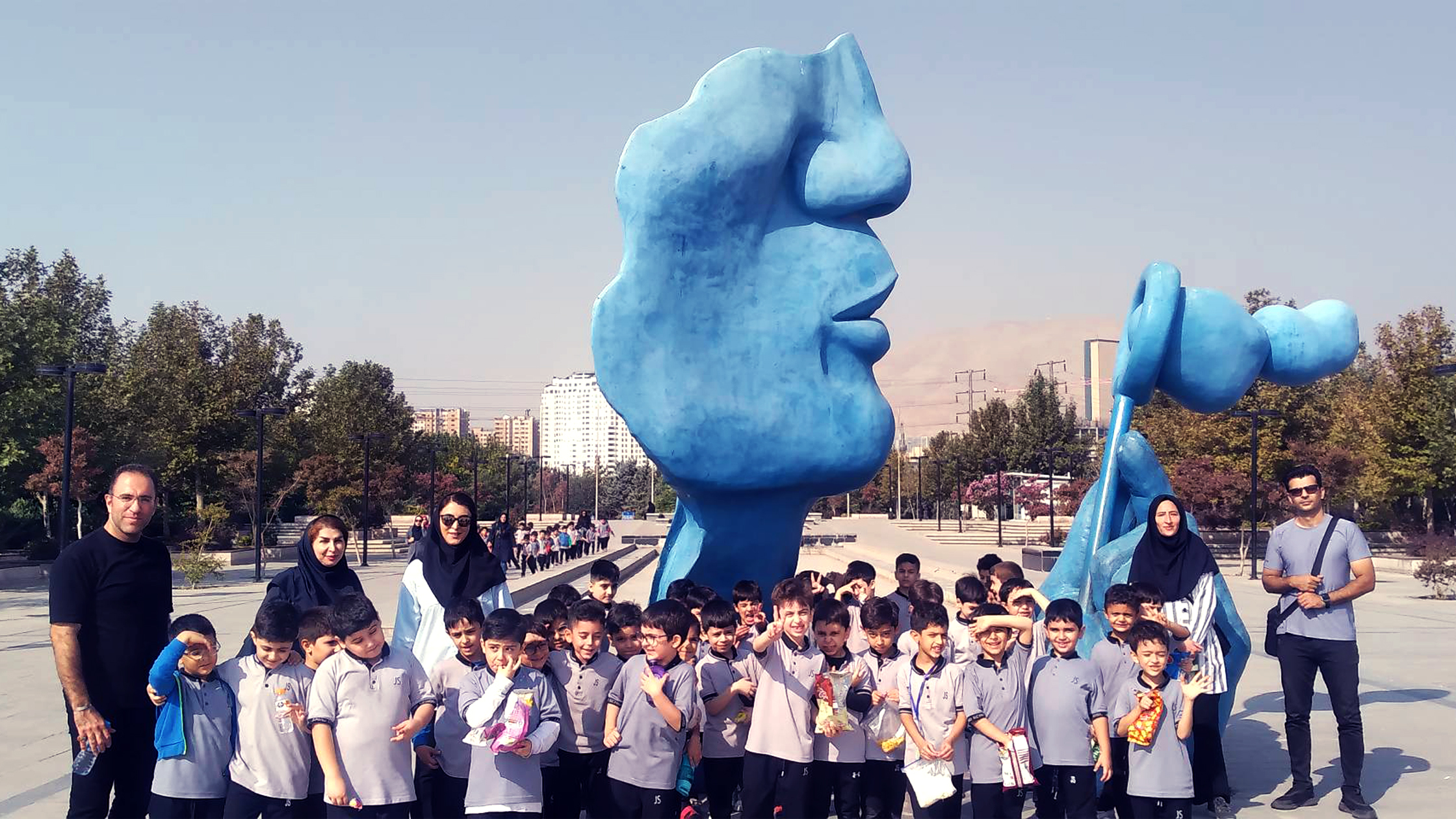 نوآموزان پیش‌دبستانی و دانش‌آموزان کلاس اوّلی در اردوی چیتگر