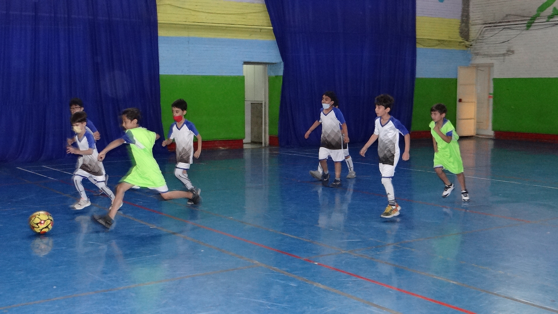 آموزش فوتسال در پایگاه تابستانی دبستان جاوید