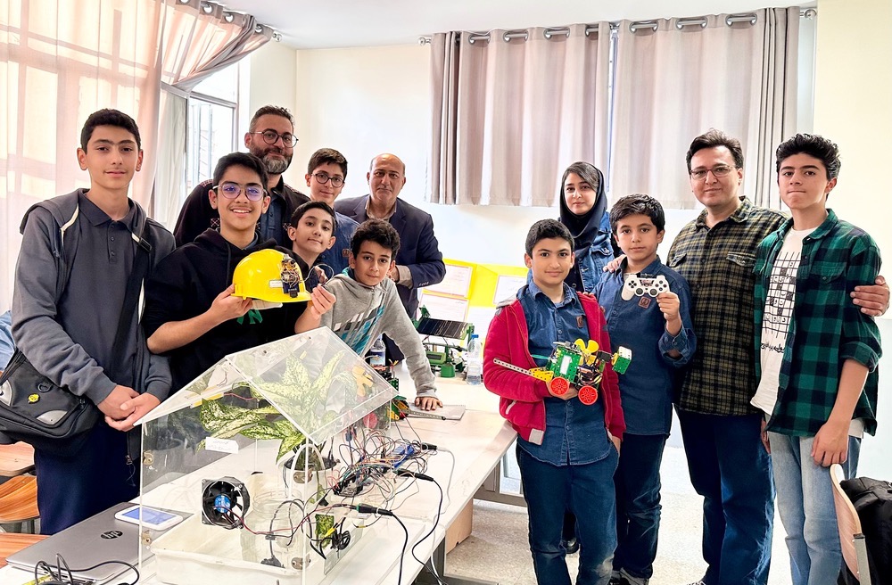 درخشش دانش آموزان دبستان جاوید در جشنواره علمی و پژوهشی مناطق تهران