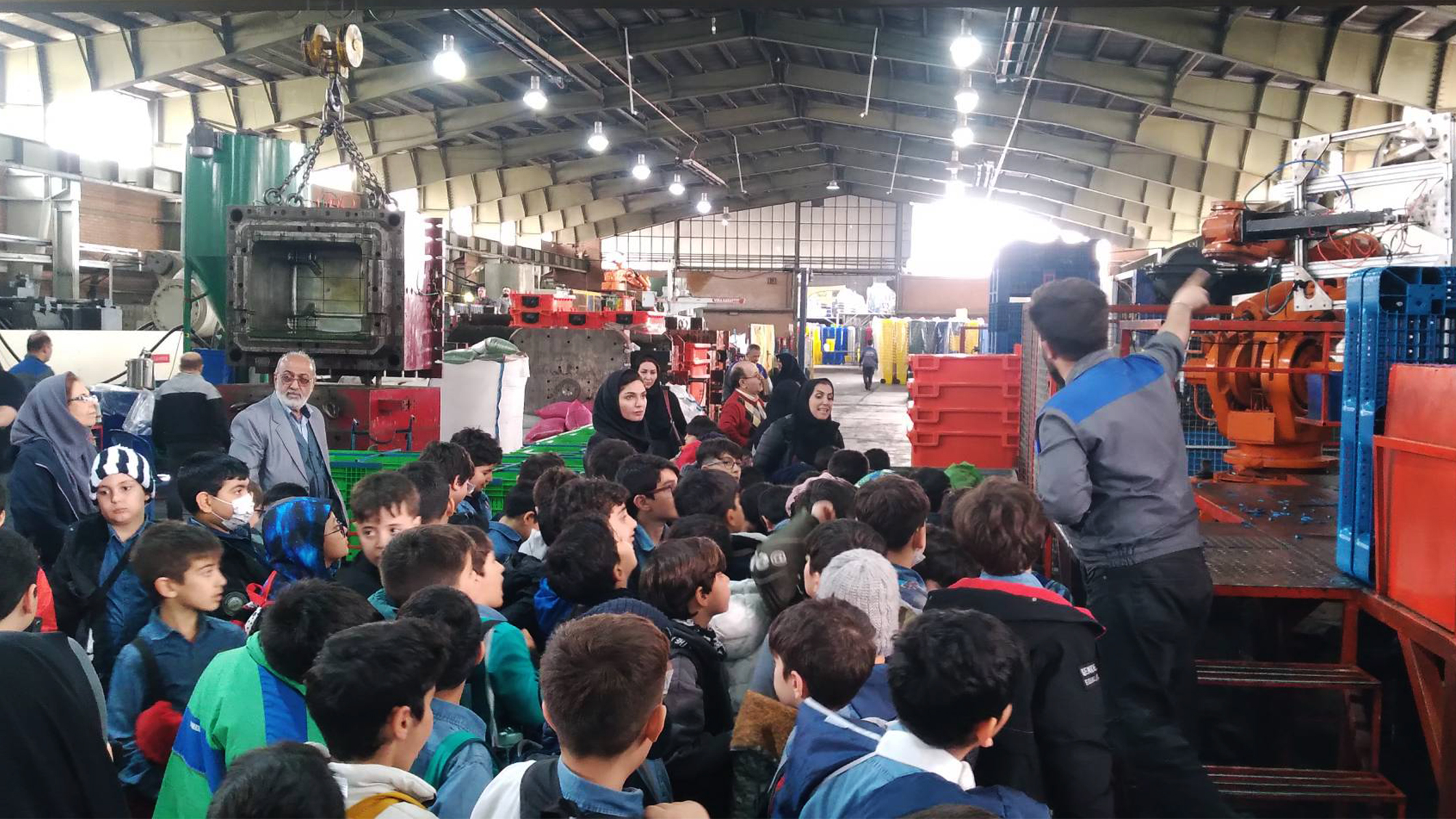 بازدید علمی دانش آموزان دوره اول مدرسه جاوید از کارخانه سبلان پلاستیک