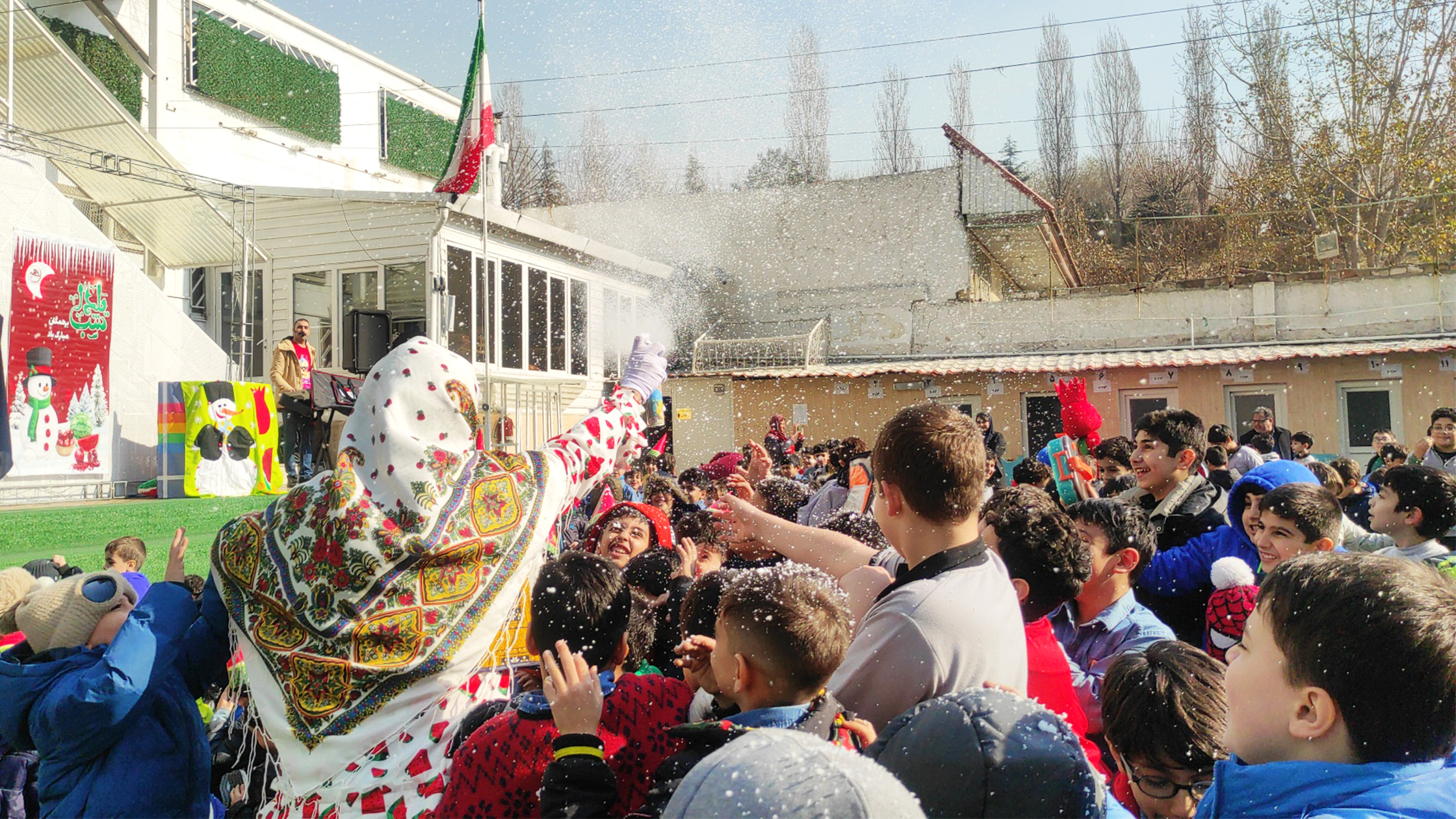 جشن باشکوه ولادت حضرت زهرا (س) و بزرگداشت مقام مادر در کنار جشن یلدا در مدرسه جاوید