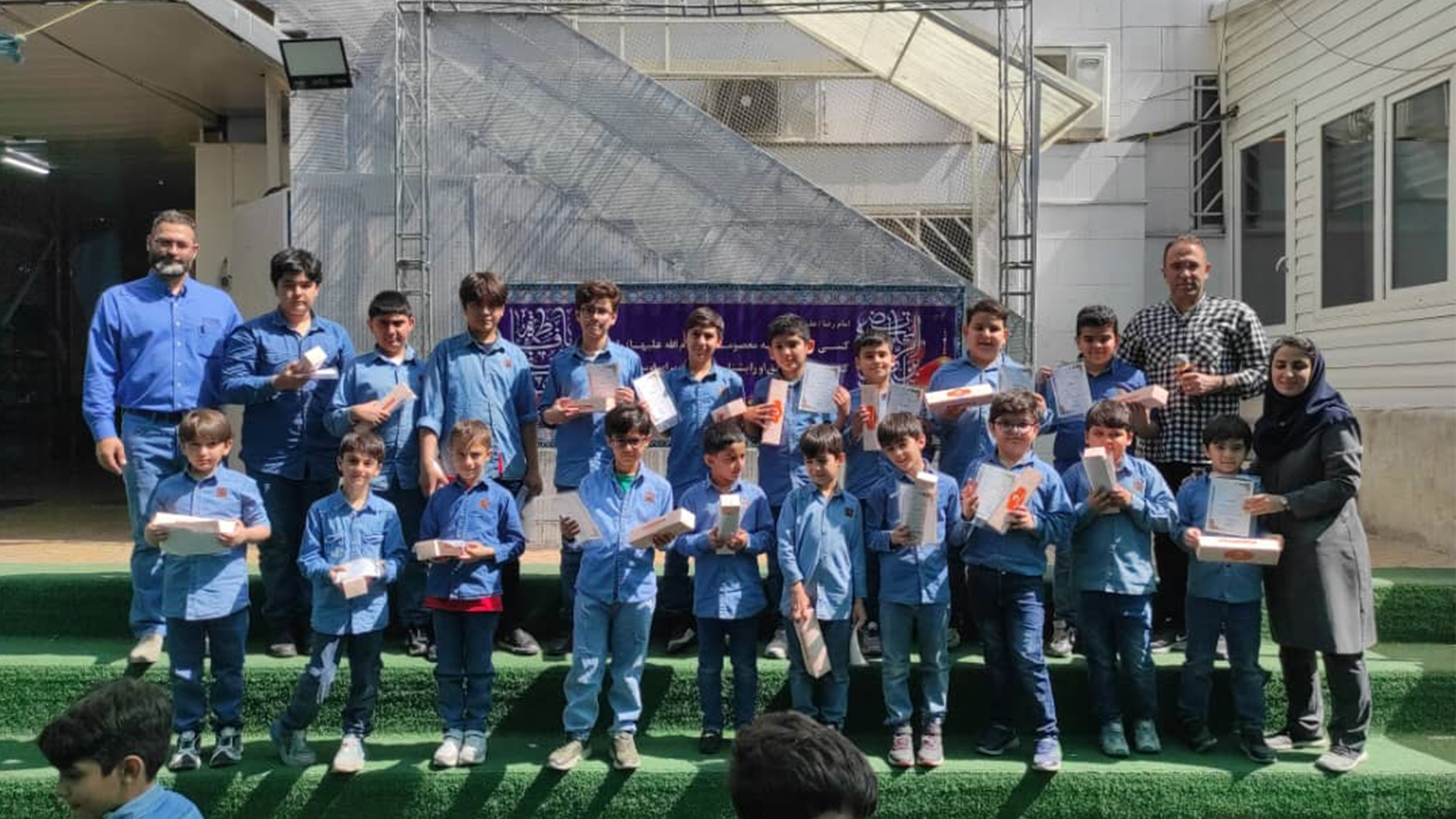 جشن تولد اردیبهشت ماهی ها در دبستان جاوید