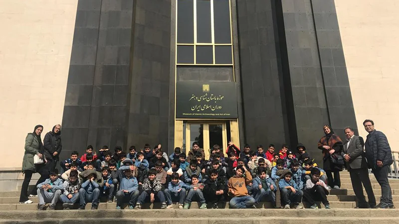 سفری به اعماق تاریخ؛ دانشآموزان کلاس چهارم دبستان جاوید در موزه ملی ایران