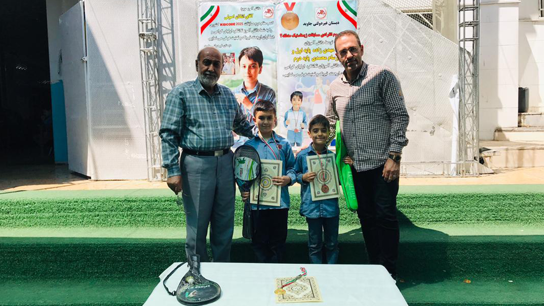 تجلیل از ژیمناستیک‌کاران قهرمان دبستان جاوید؛ با لوح تقدیر و جوایز