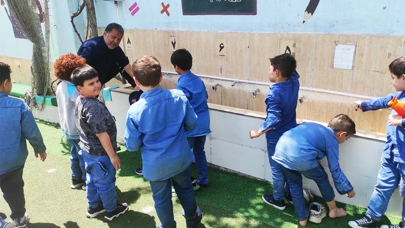 آموزش روزانه وضو و اقامه نماز با استقبال پرشور دانشآموزان در دبستان جاوید