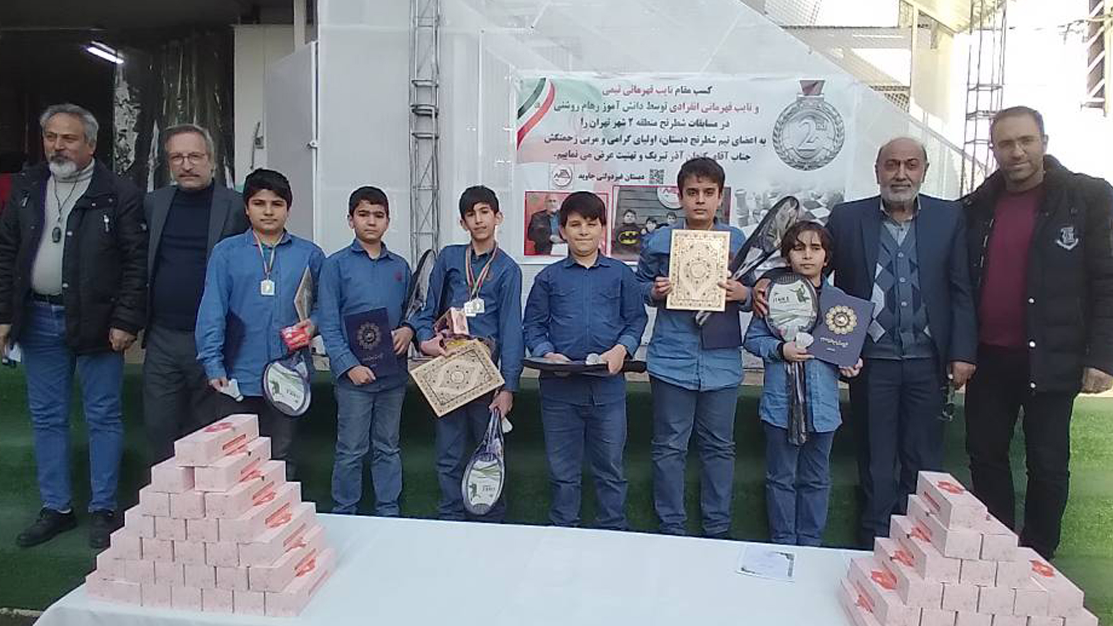 اهدای جوایز و تقدیم از افتخارآفرینان تیم شطرنج مدرسه جاوید