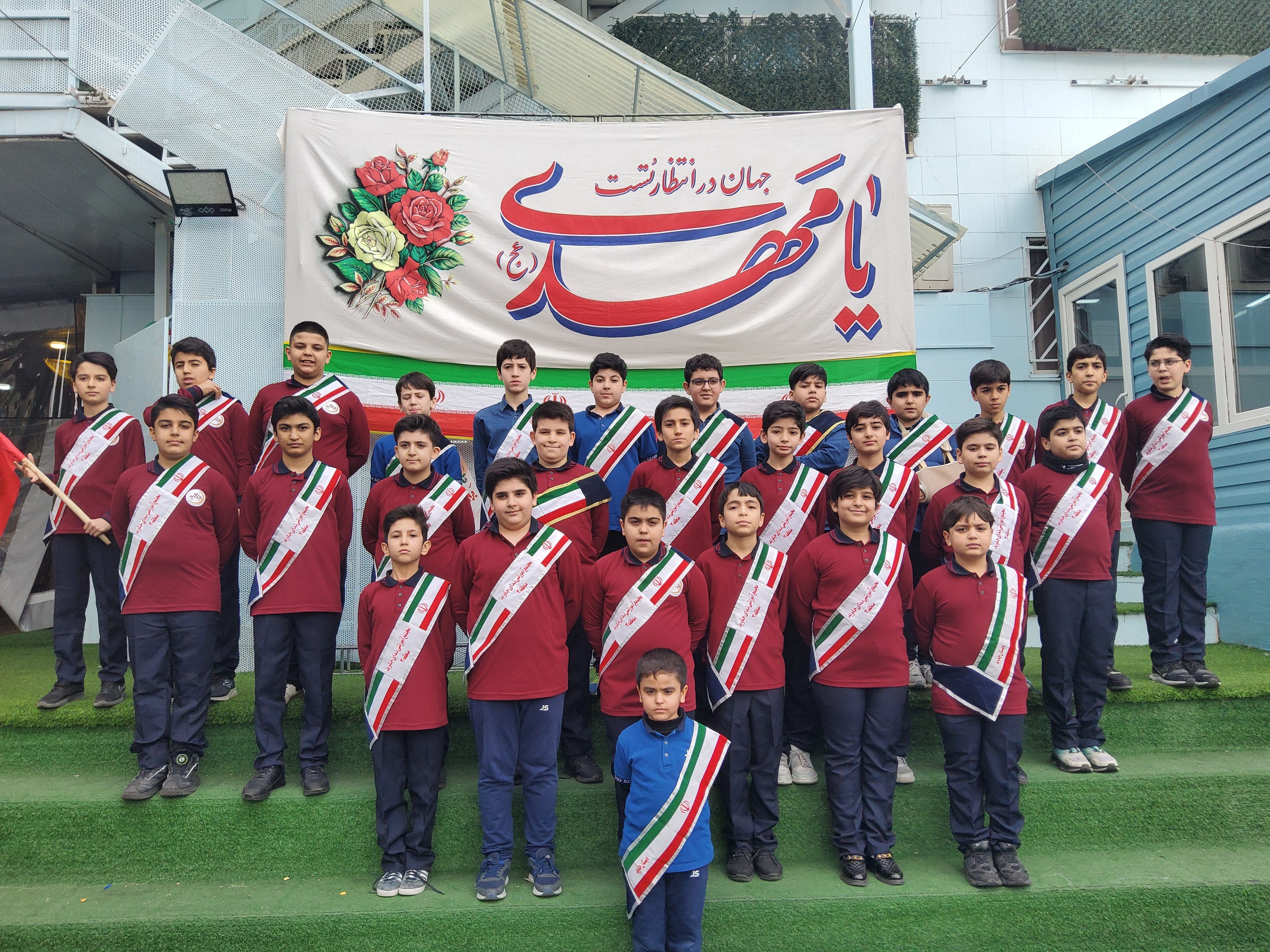 اجرای دانش‌آموزان  دبستان جاوید در ایام فجر