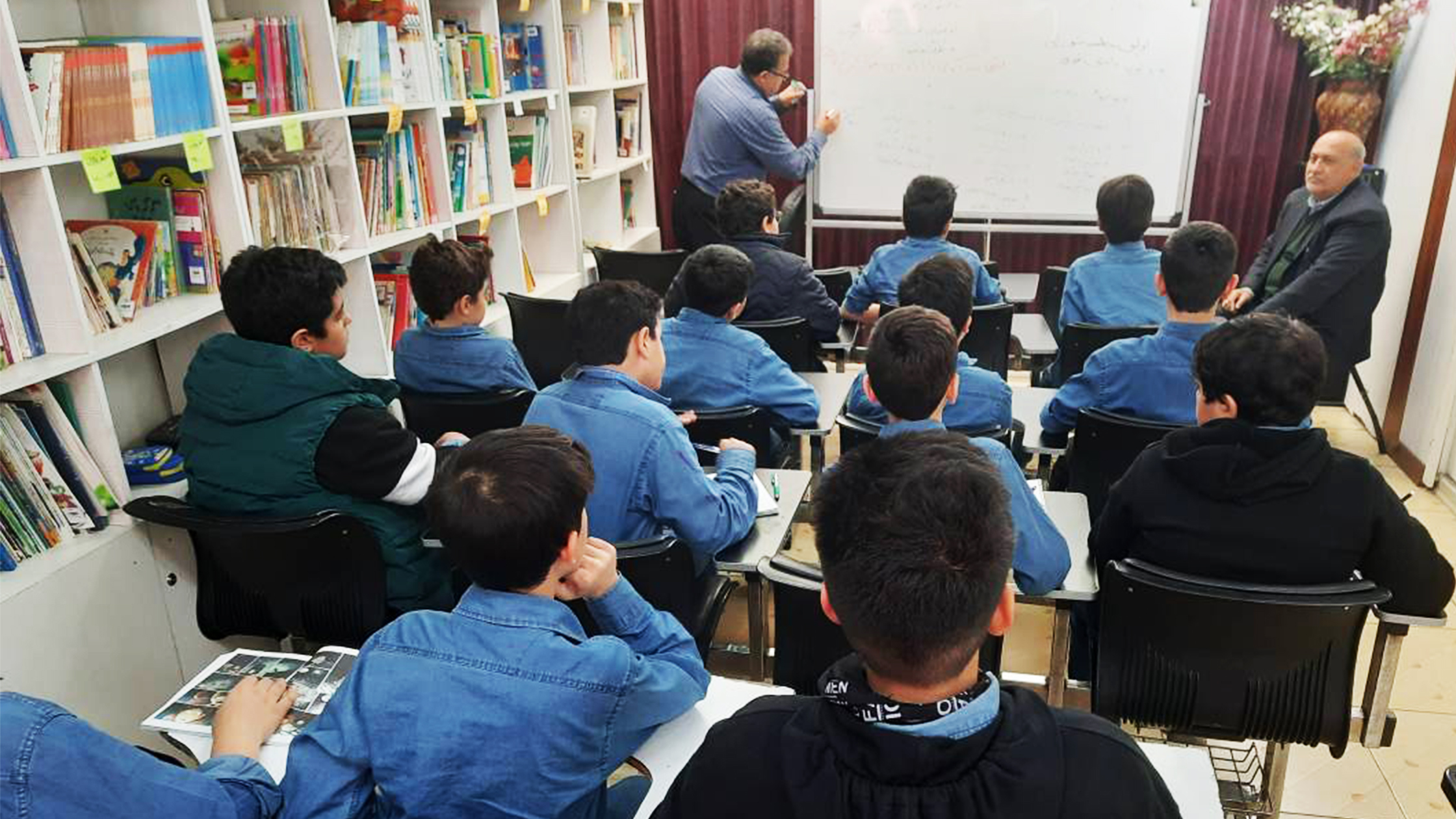 دانش‌آموزان، آینده‌سازان مدرسه؛ برگزاری اولین جلسه شورای دانش‌آموزی مدرسه جاوید