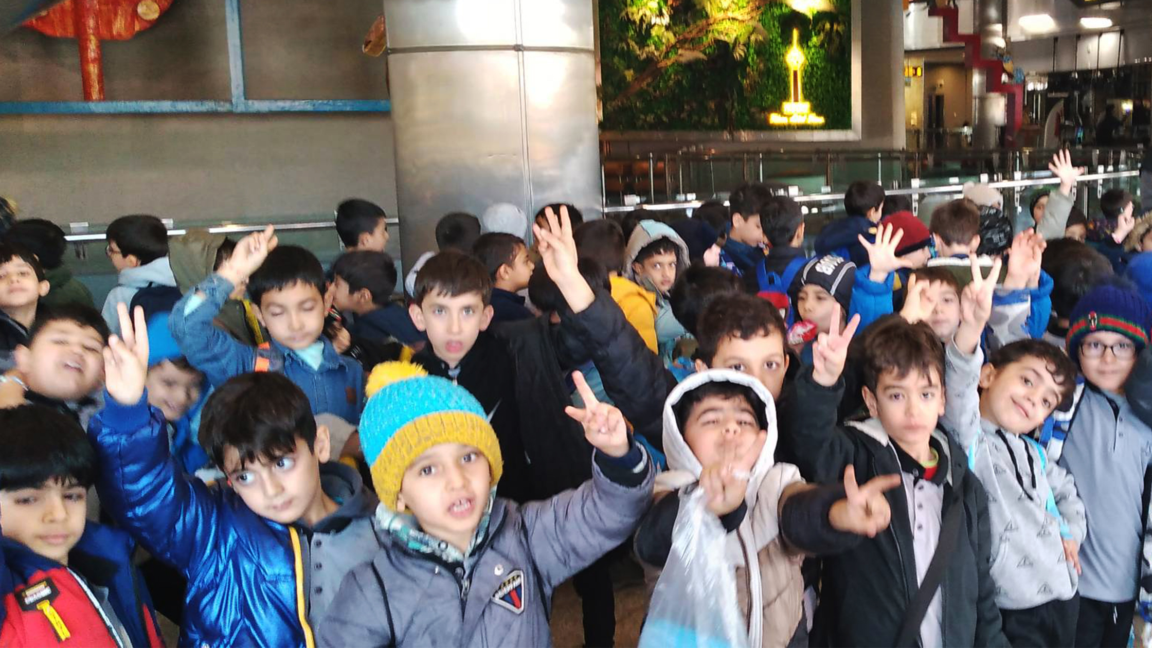 دانش‌آموزان مدرسه جاوید به سفری هیجان‌انگیز به شهربازی مشاغل در برج میلاد رفتند