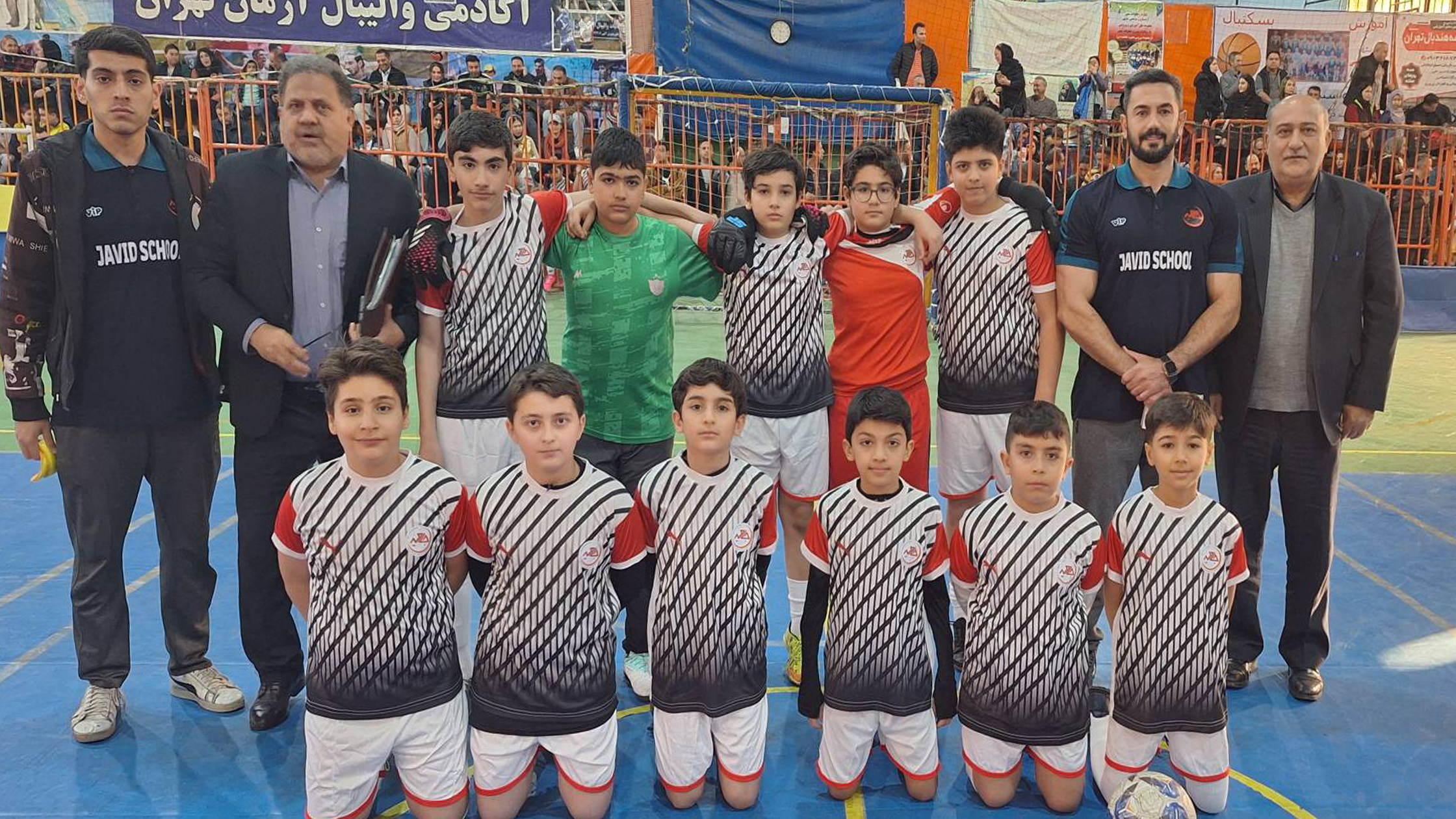 تیم فوتبال مدرسه جاوید با اقتدار به مرحله حذفی مسابقات منطقه 2 صعود کرد!