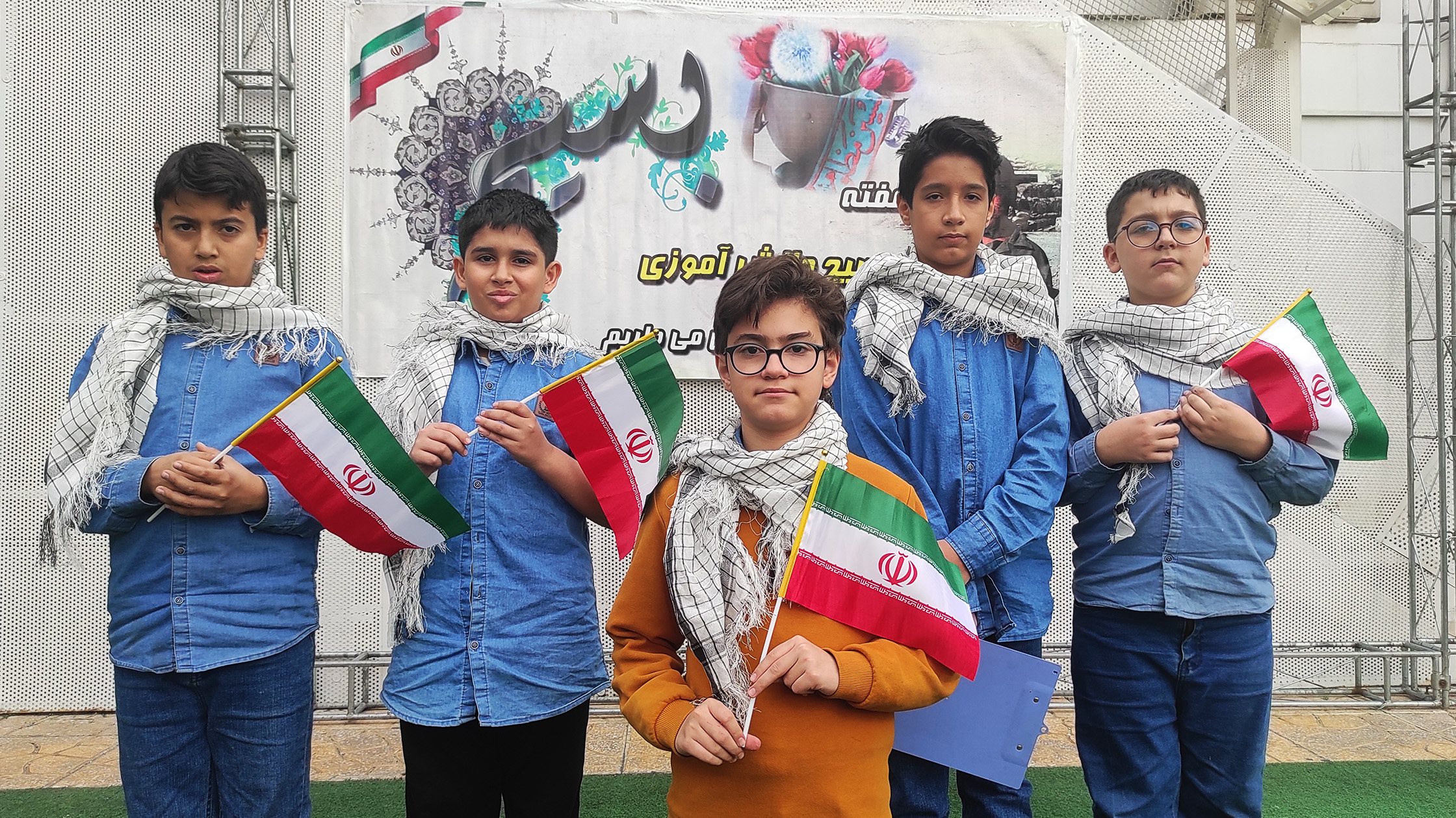 گرامیداشت هفته بسیج در مدرسه؛ تجدید میثاق با آرمان‌های انقلاب و شهدای دفاع مقدس